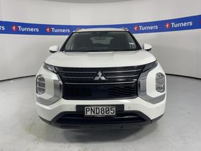 Photo '2' of Mitsubishi Outlander