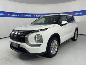 Photo '4' of Mitsubishi Outlander