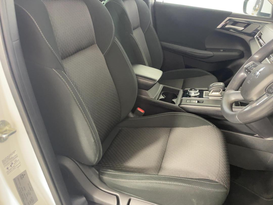 Photo '16' of Mitsubishi Outlander