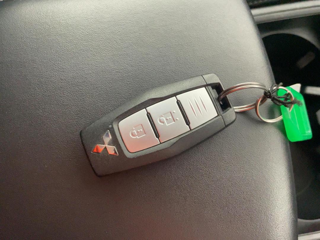 Photo '22' of Mitsubishi Outlander