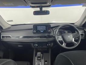 Photo '17' of Mitsubishi Outlander