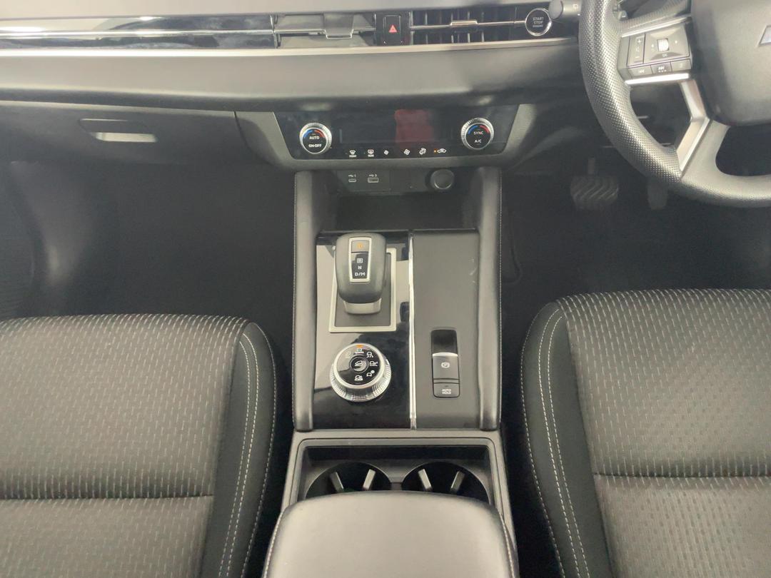 Photo '18' of Mitsubishi Outlander