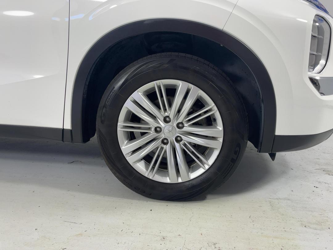 Photo '9' of Mitsubishi Outlander