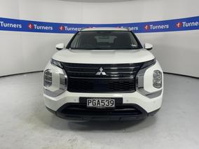 Photo '2' of Mitsubishi Outlander