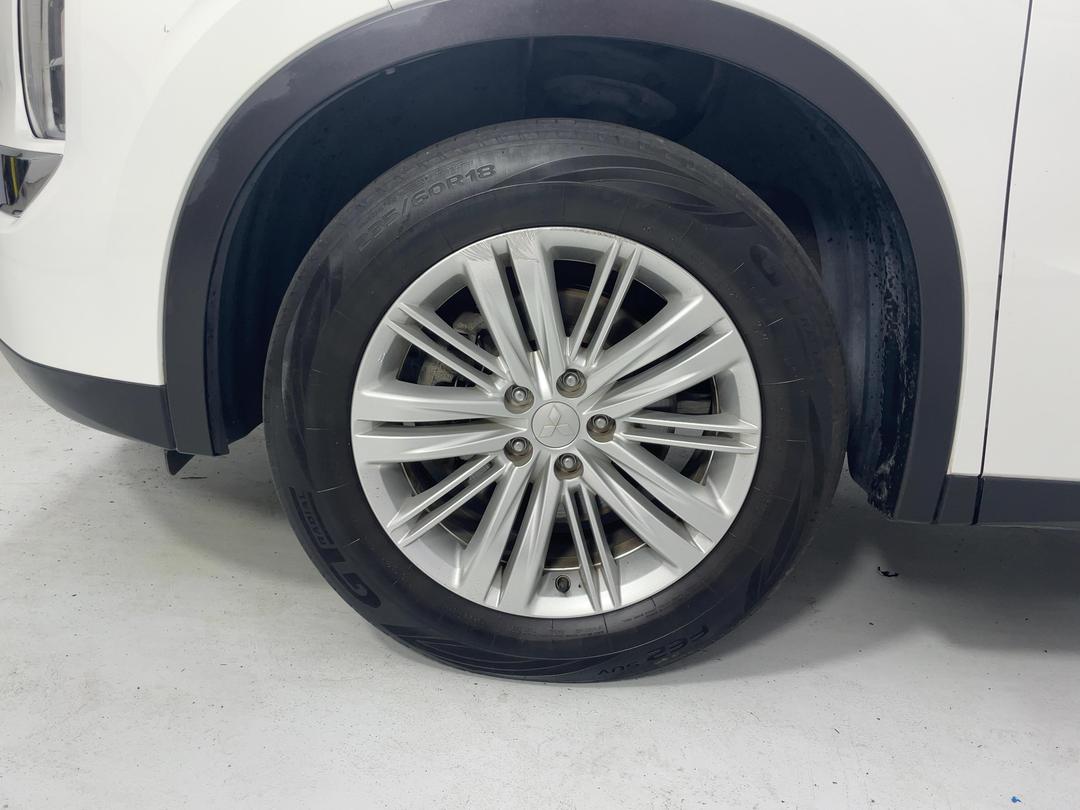 Photo '10' of Mitsubishi Outlander