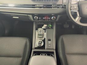 Photo '18' of Mitsubishi Outlander