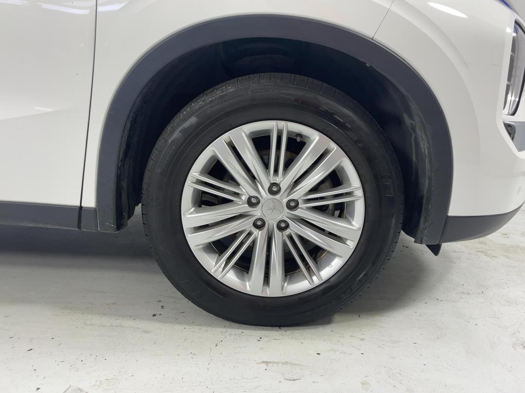Photo '9' of Mitsubishi Outlander