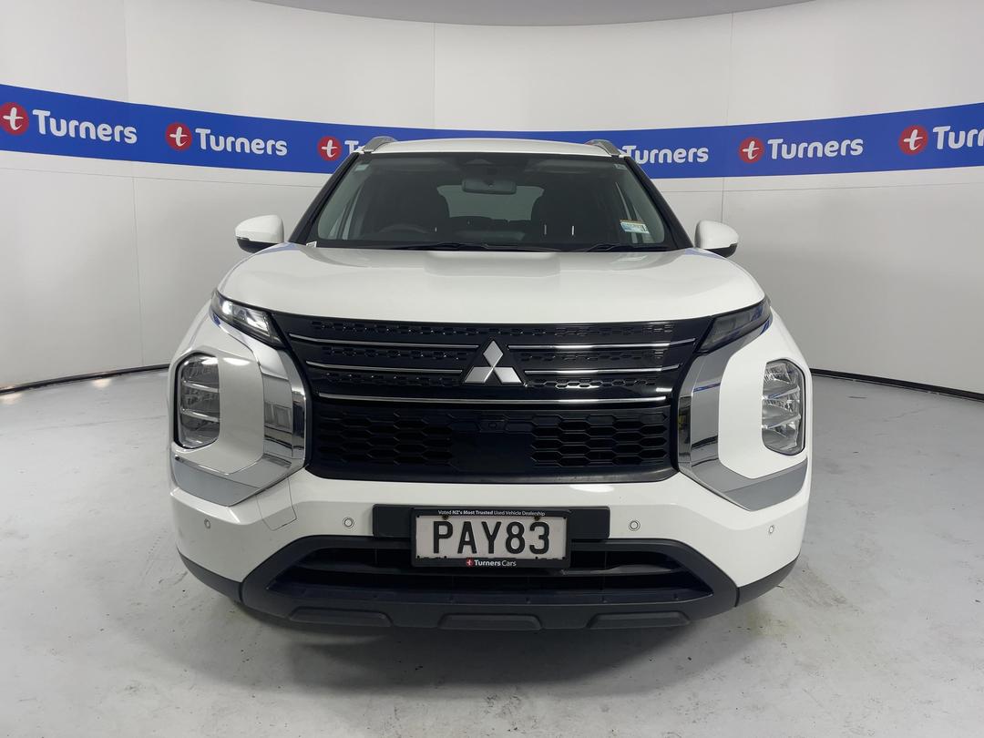 Photo '2' of Mitsubishi Outlander
