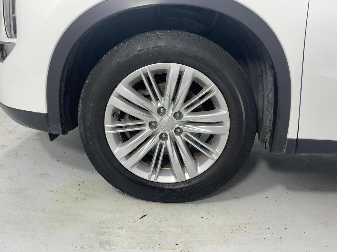 Photo '10' of Mitsubishi Outlander