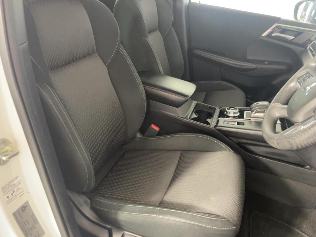 Photo '16' of Mitsubishi Outlander