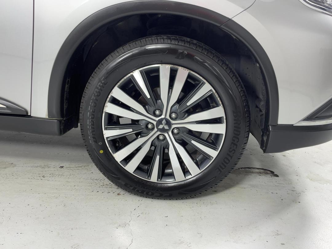 Photo '9' of Mitsubishi Outlander