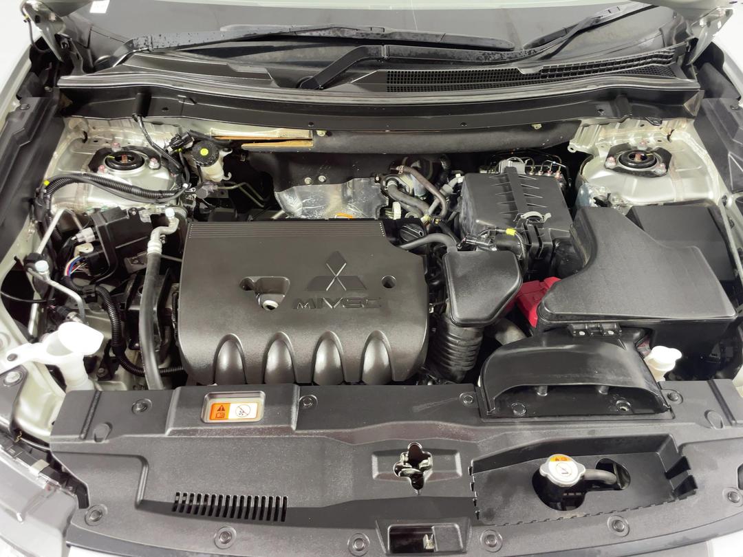 Photo '13' of Mitsubishi Outlander
