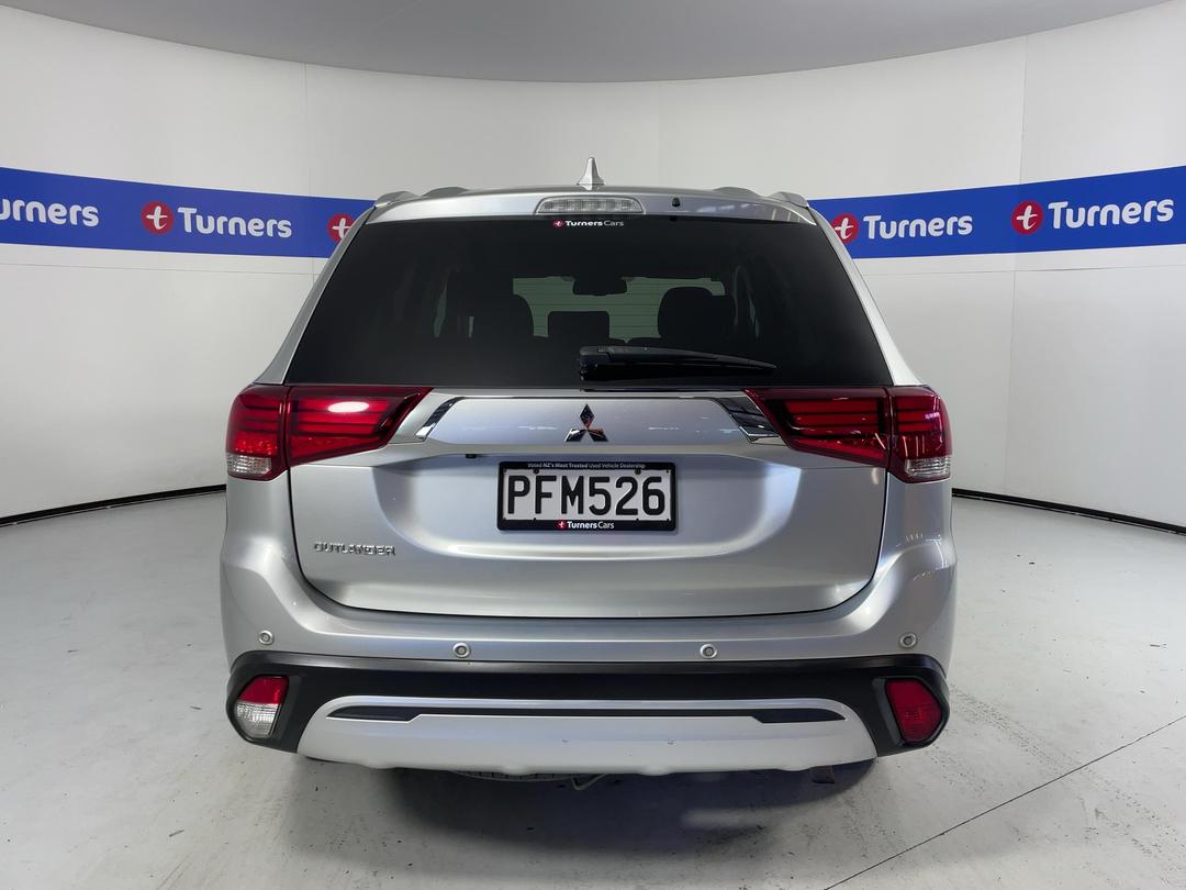 Photo '6' of Mitsubishi Outlander