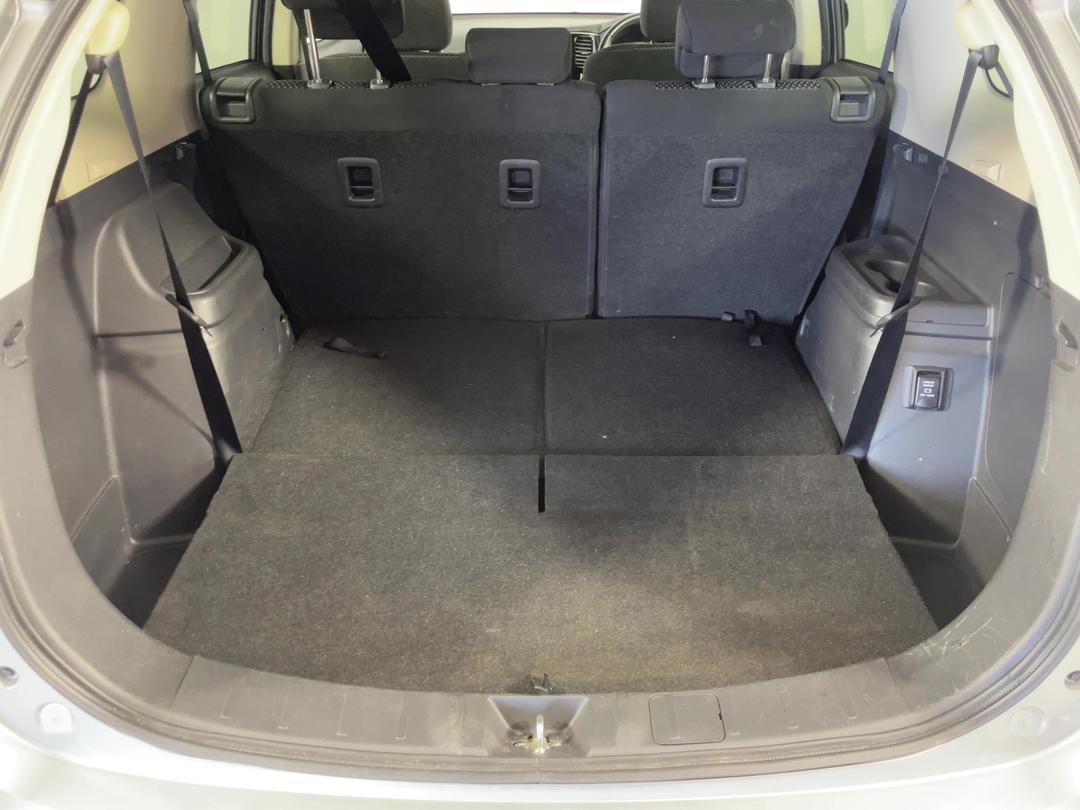 Photo '14' of Mitsubishi Outlander