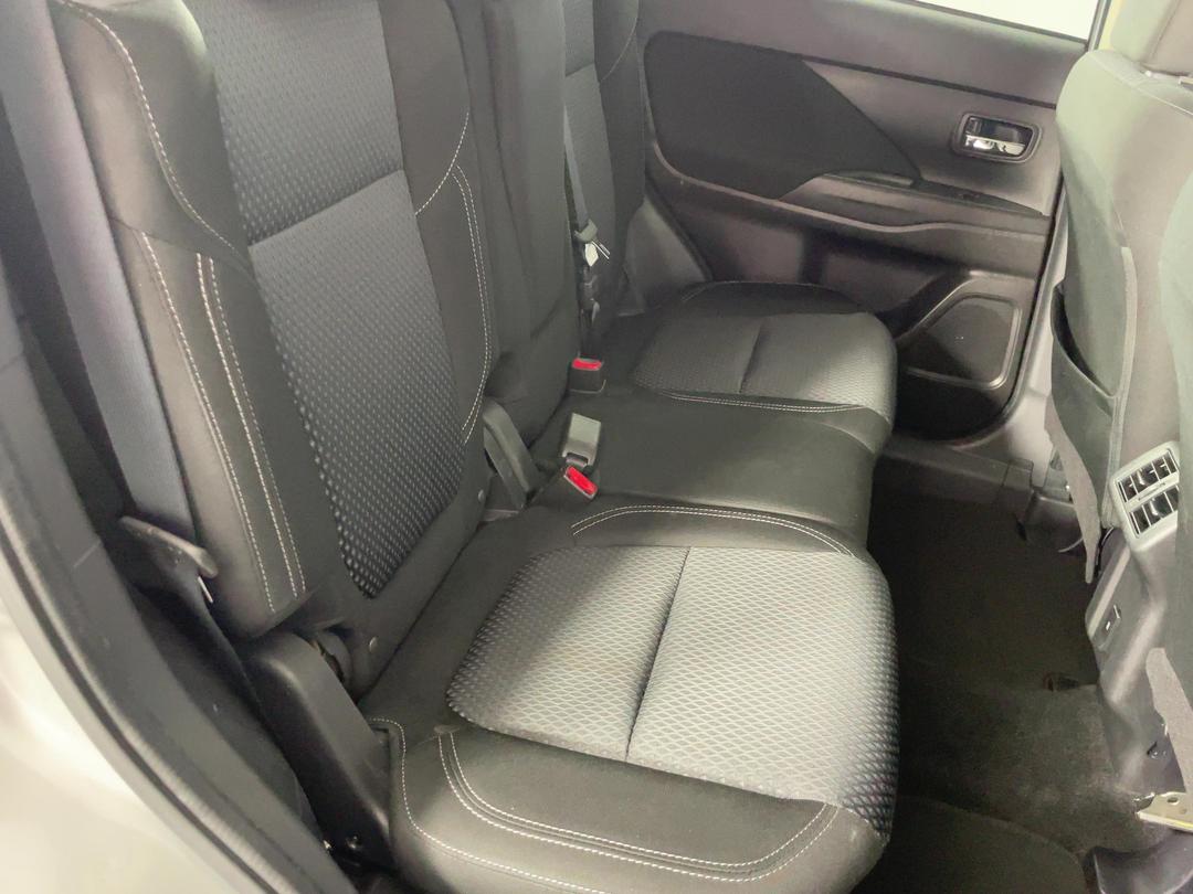 Photo '20' of Mitsubishi Outlander