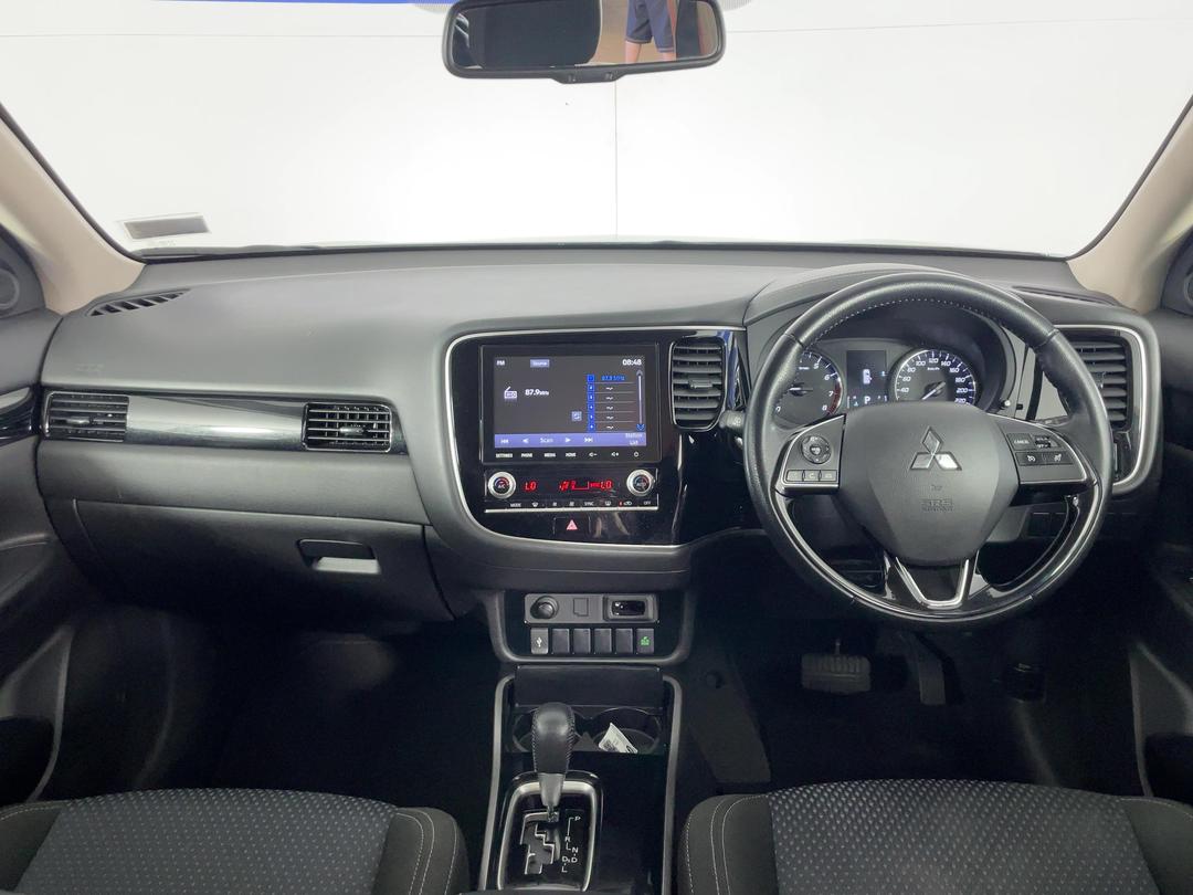 Photo '17' of Mitsubishi Outlander