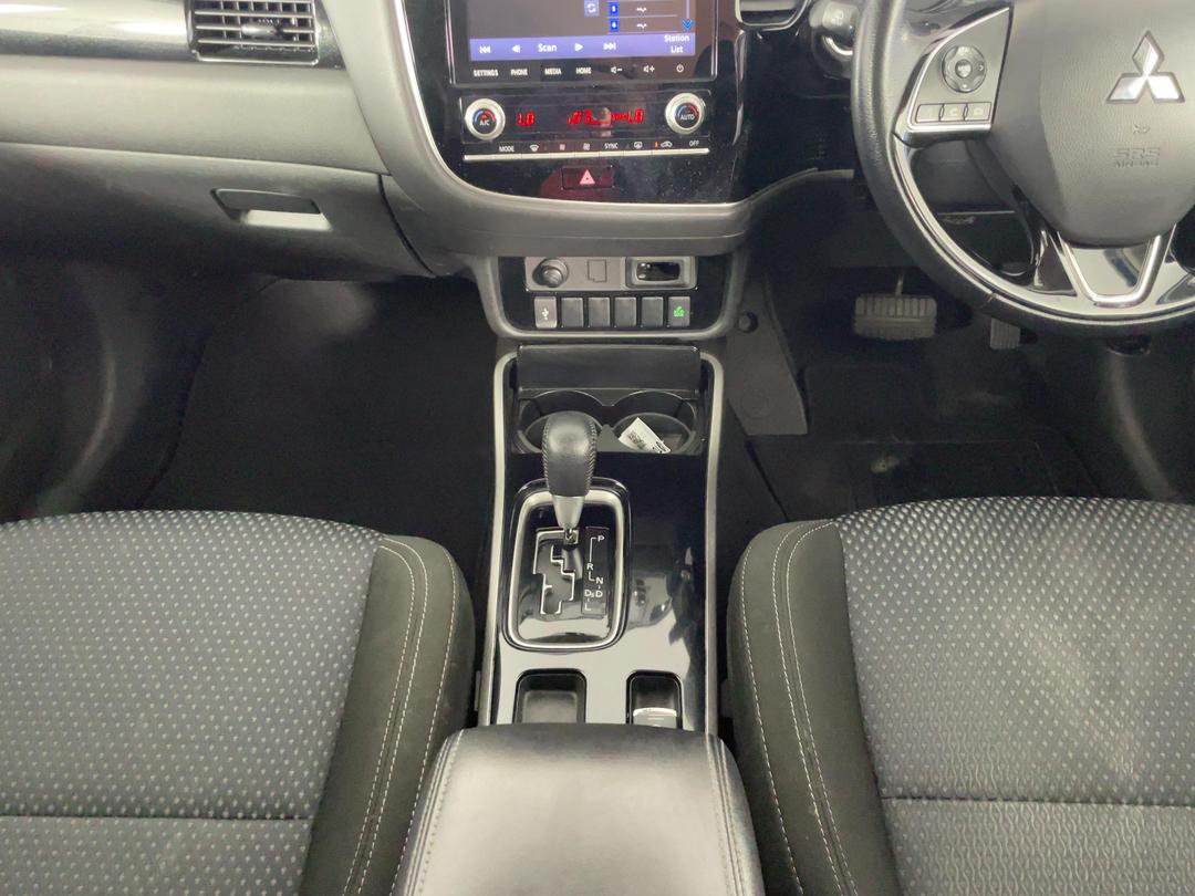 Photo '18' of Mitsubishi Outlander