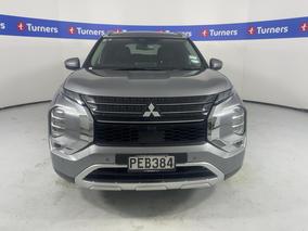 Photo '2' of Mitsubishi Outlander
