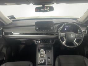 Photo '17' of Mitsubishi Outlander