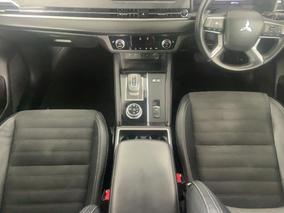 Photo '18' of Mitsubishi Outlander