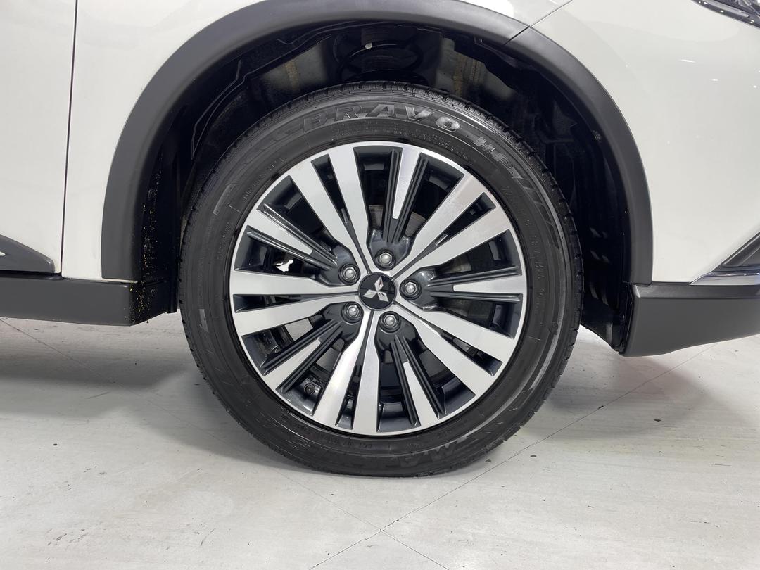 Photo '9' of Mitsubishi Outlander