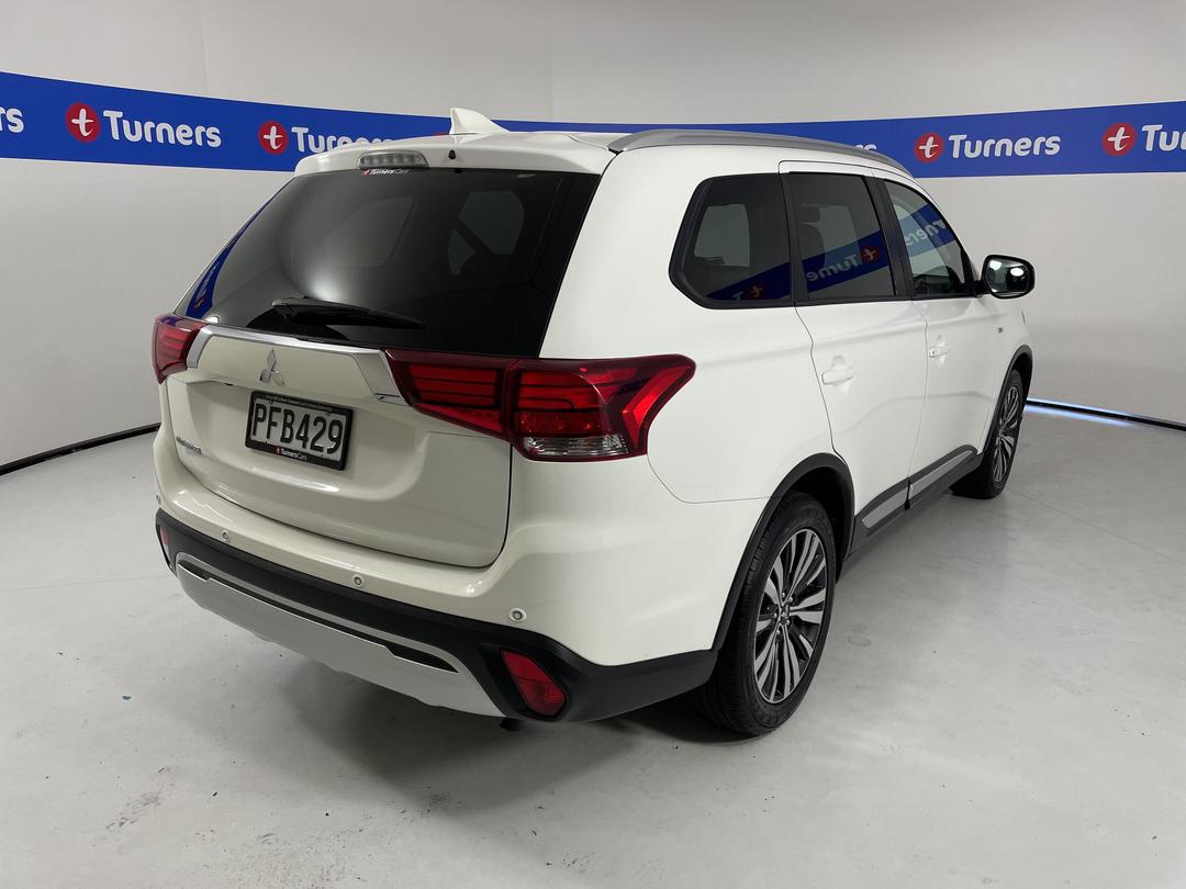 Photo '7' of Mitsubishi Outlander