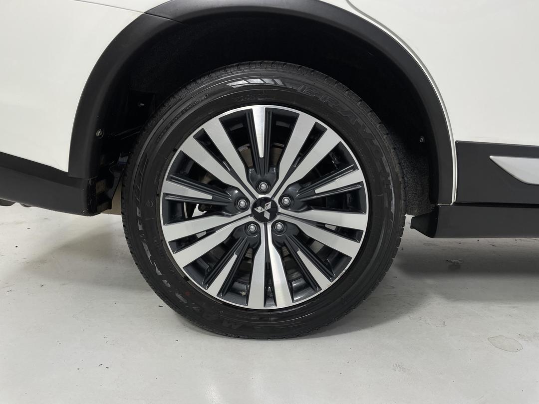 Photo '12' of Mitsubishi Outlander