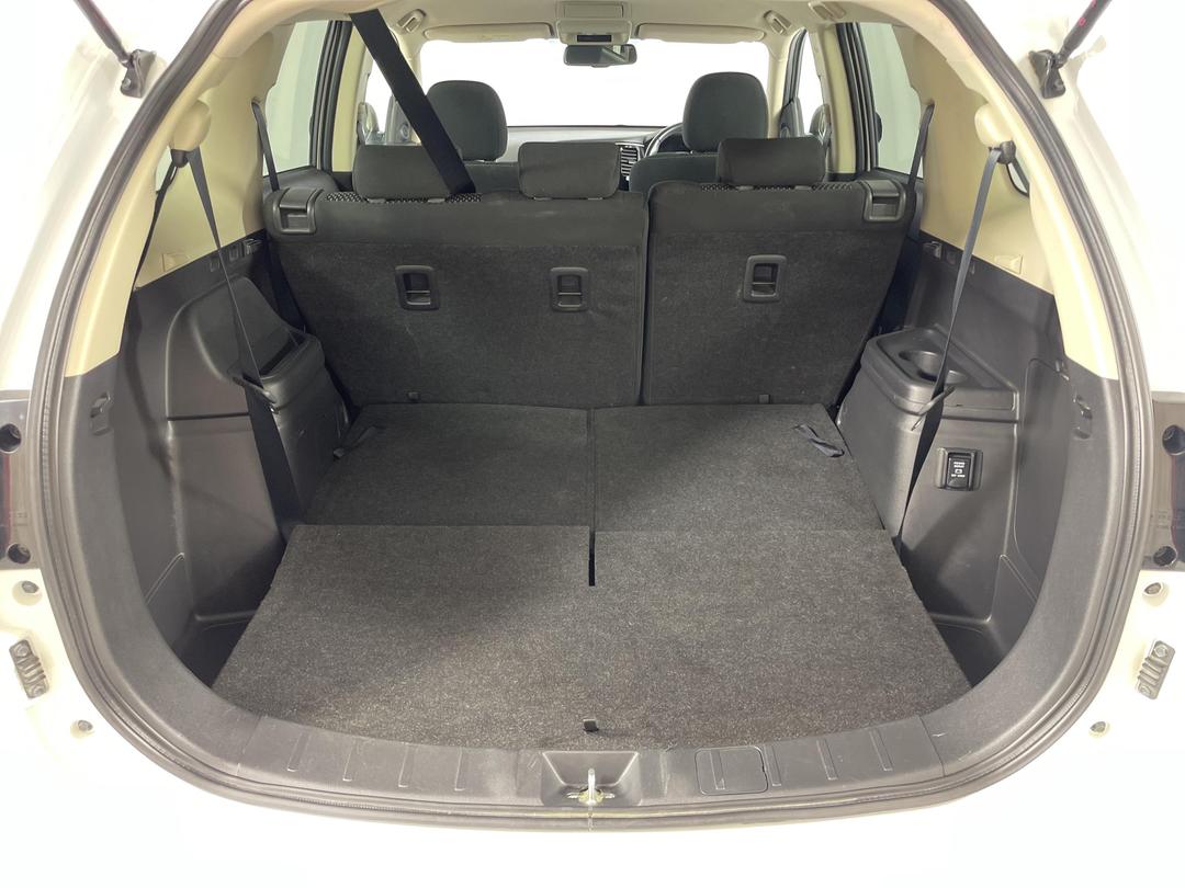 Photo '14' of Mitsubishi Outlander