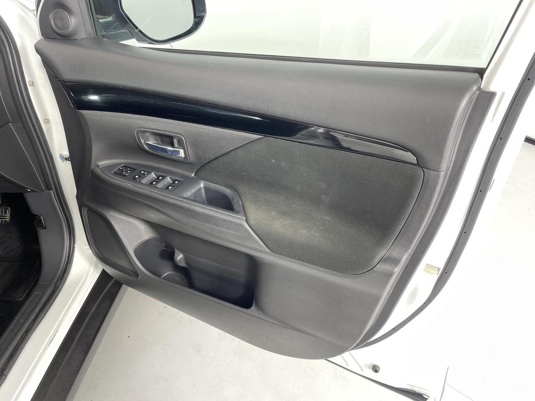 Photo '15' of Mitsubishi Outlander