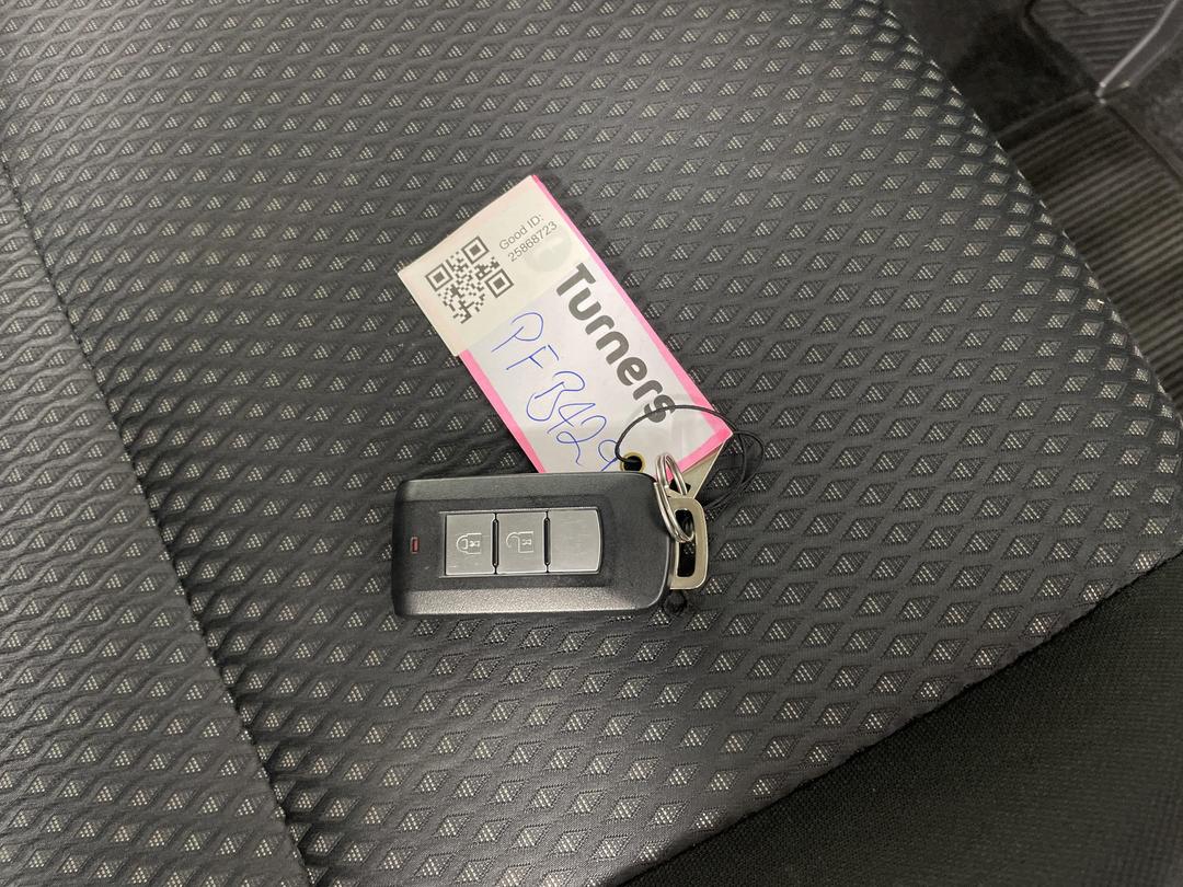 Photo '22' of Mitsubishi Outlander