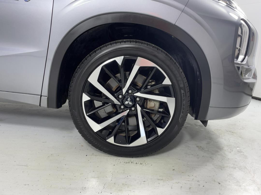 Photo '9' of Mitsubishi Outlander