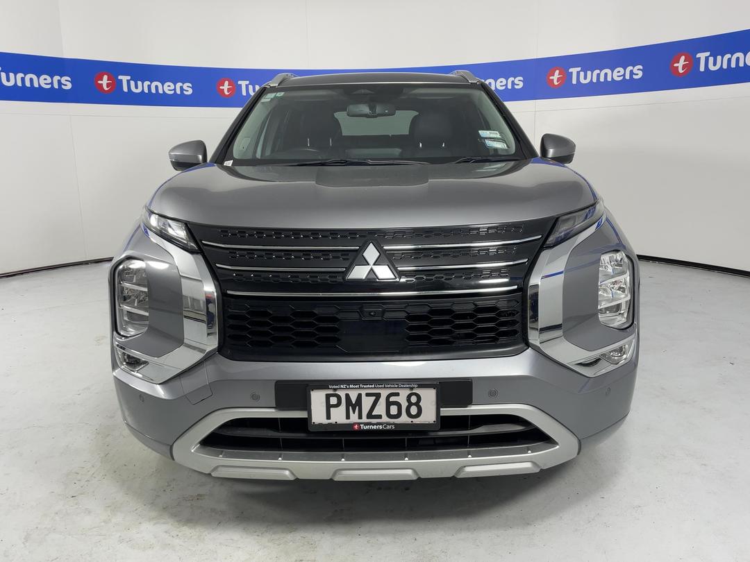 Photo '2' of Mitsubishi Outlander