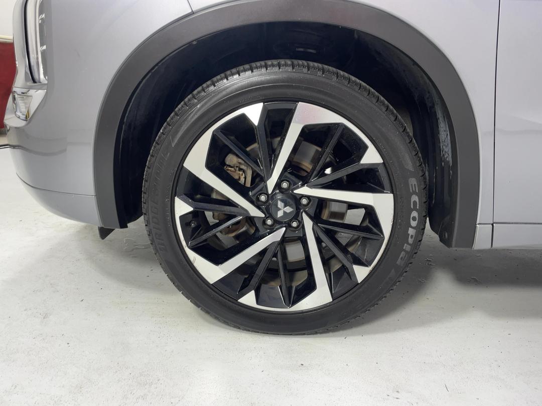 Photo '10' of Mitsubishi Outlander
