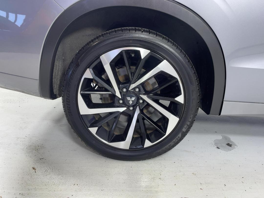 Photo '12' of Mitsubishi Outlander
