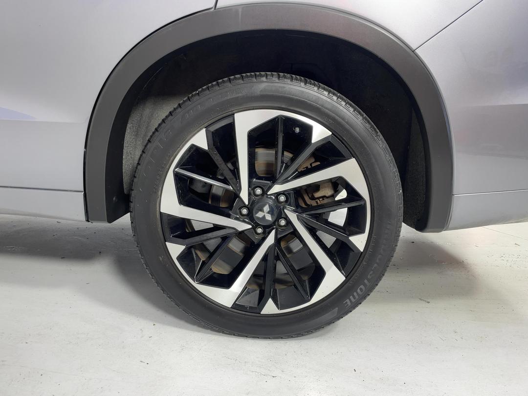 Photo '11' of Mitsubishi Outlander
