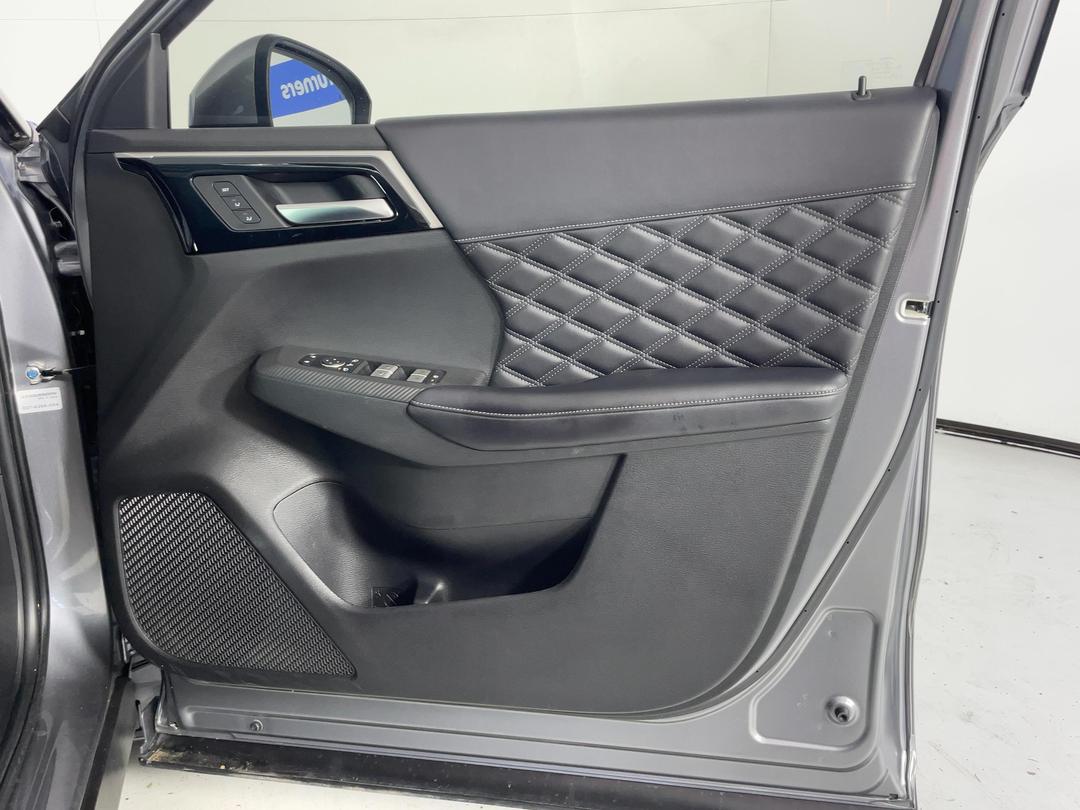 Photo '15' of Mitsubishi Outlander