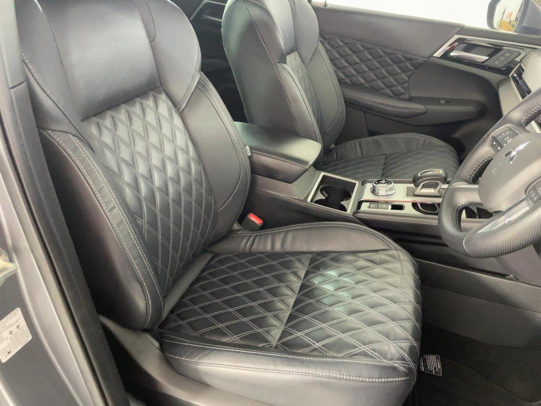 Photo '16' of Mitsubishi Outlander