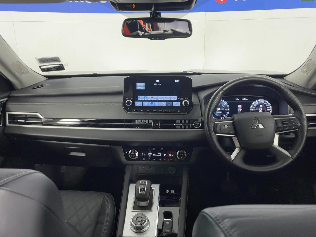 Photo '17' of Mitsubishi Outlander