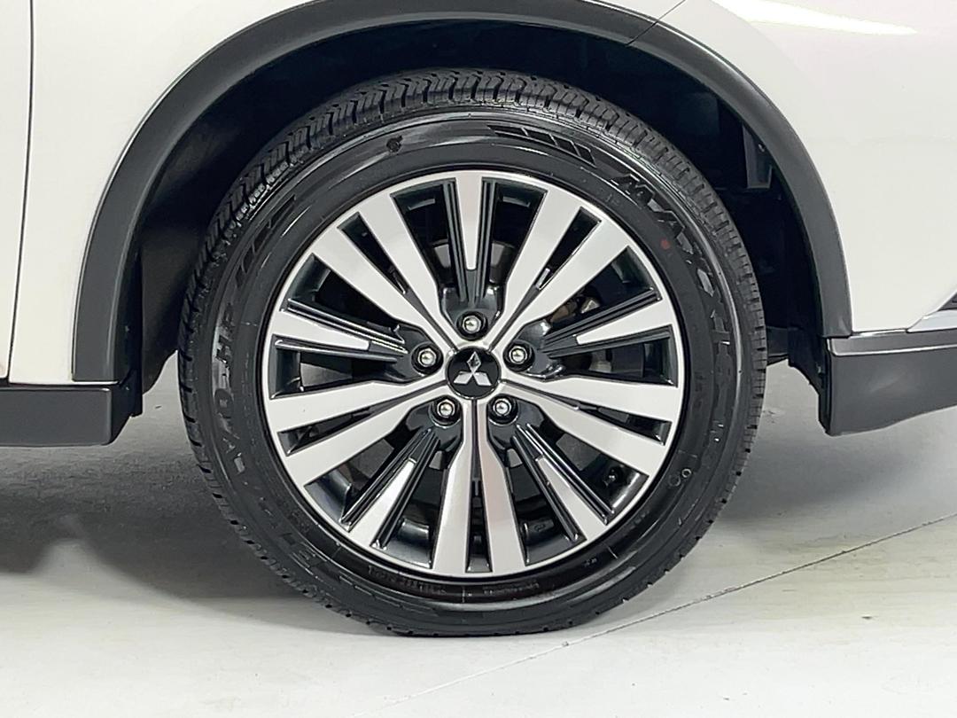 Photo '9' of Mitsubishi Outlander