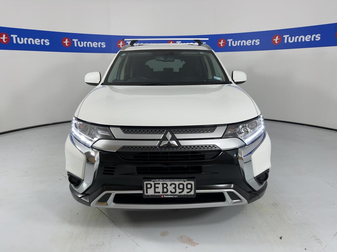 Photo '2' of Mitsubishi Outlander