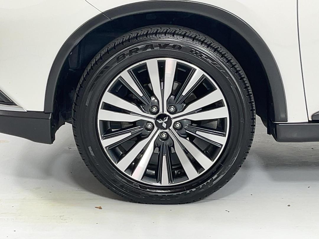 Photo '10' of Mitsubishi Outlander