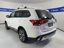 Thumbnail '5' of Mitsubishi Outlander