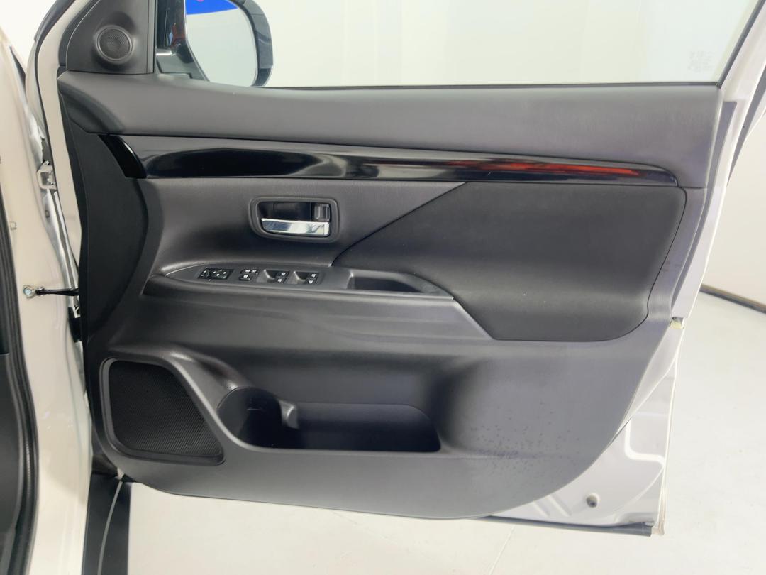 Photo '15' of Mitsubishi Outlander