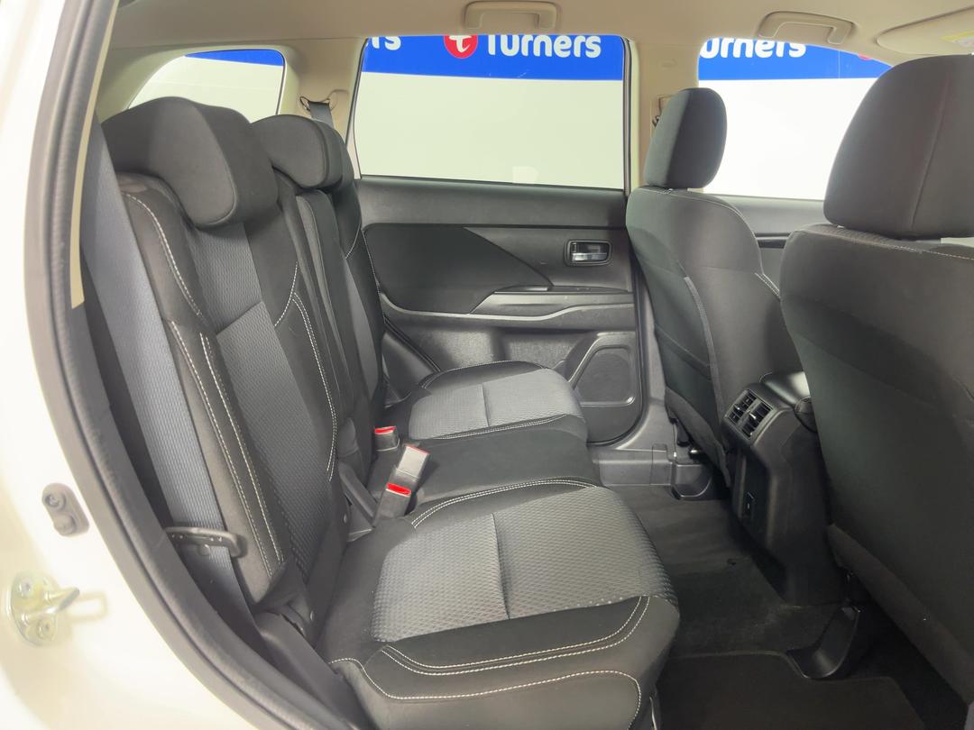 Photo '20' of Mitsubishi Outlander