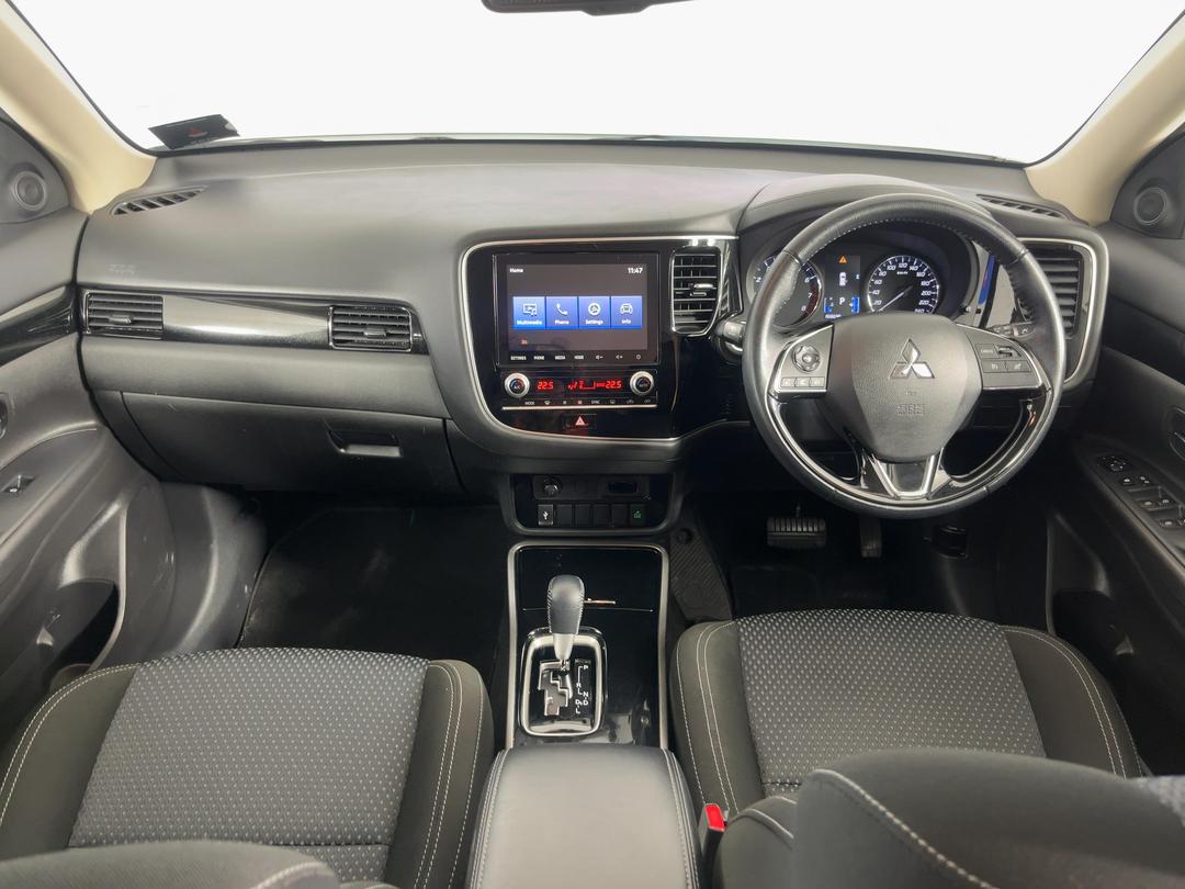 Photo '17' of Mitsubishi Outlander