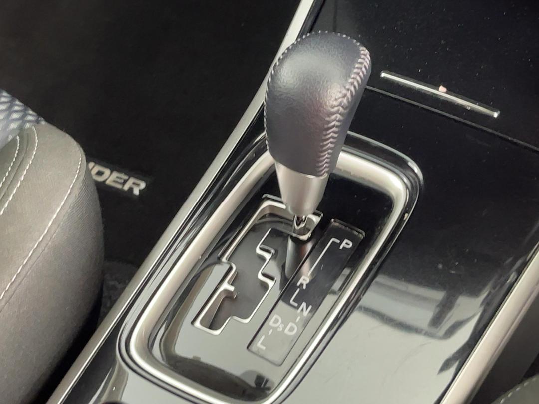 Photo '28' of Mitsubishi Outlander