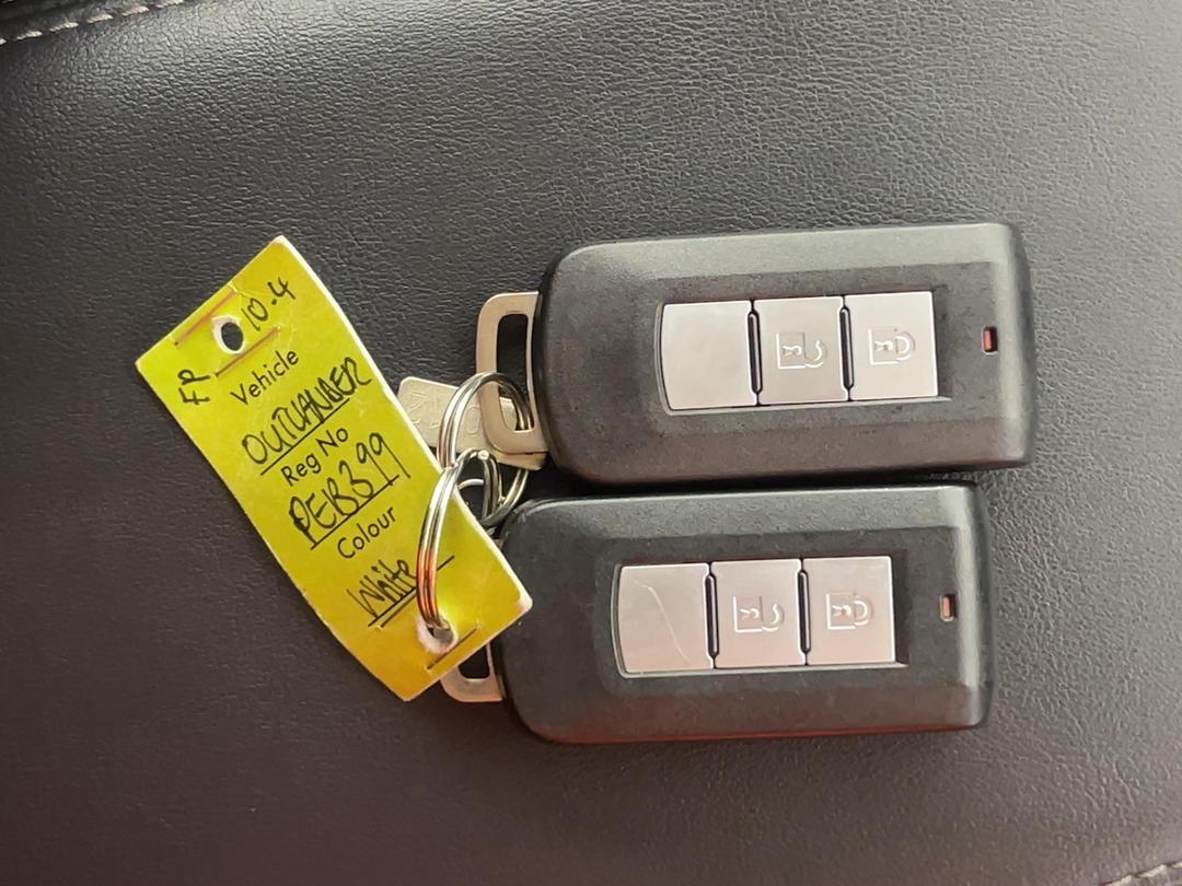 Photo '22' of Mitsubishi Outlander