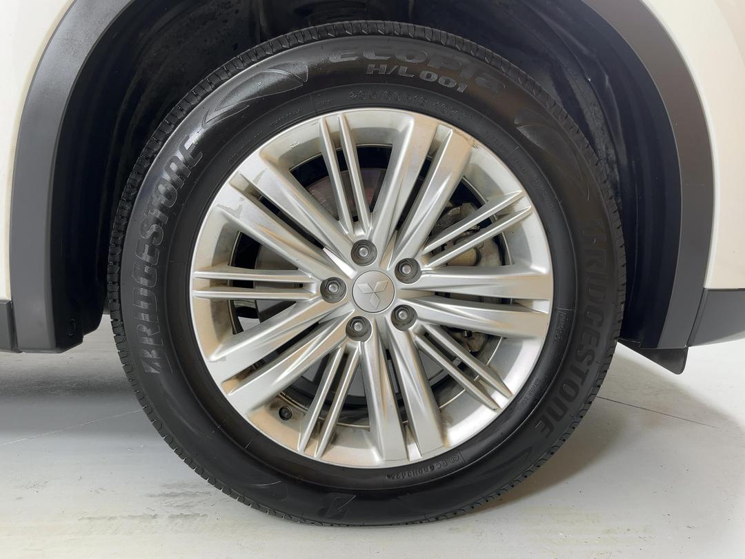 Photo '9' of Mitsubishi Outlander