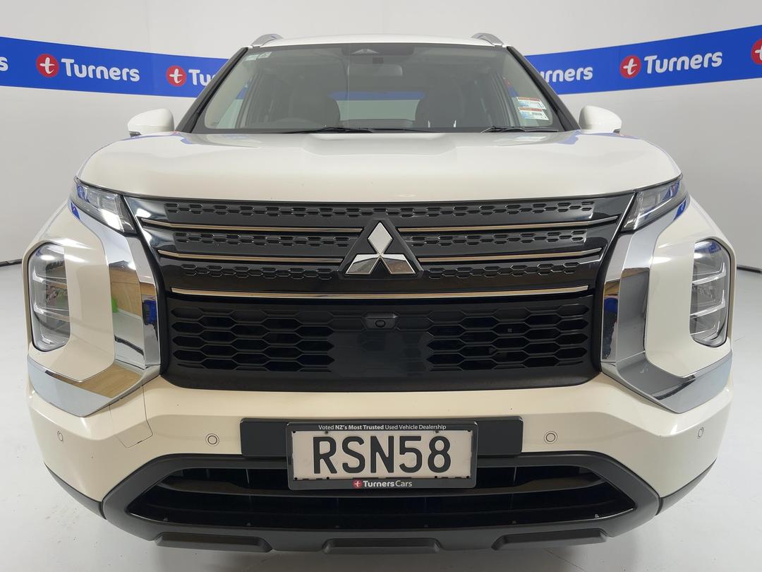 Photo '2' of Mitsubishi Outlander
