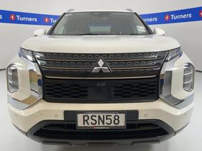 Photo '2' of Mitsubishi Outlander